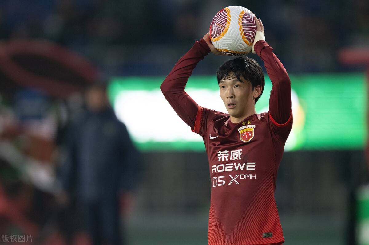 关于上海上港对阵北京人和，硝烟弥漫的信息