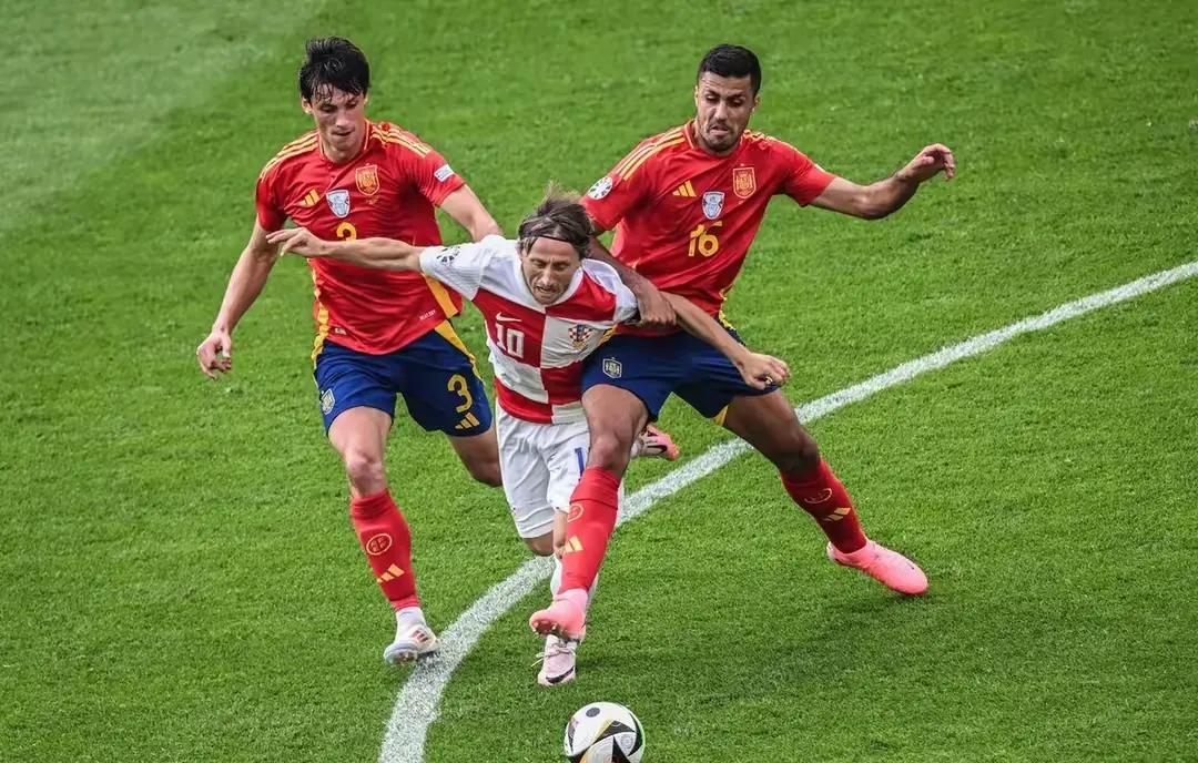 西班牙队在关键比赛中取胜，锁定欧洲杯资格