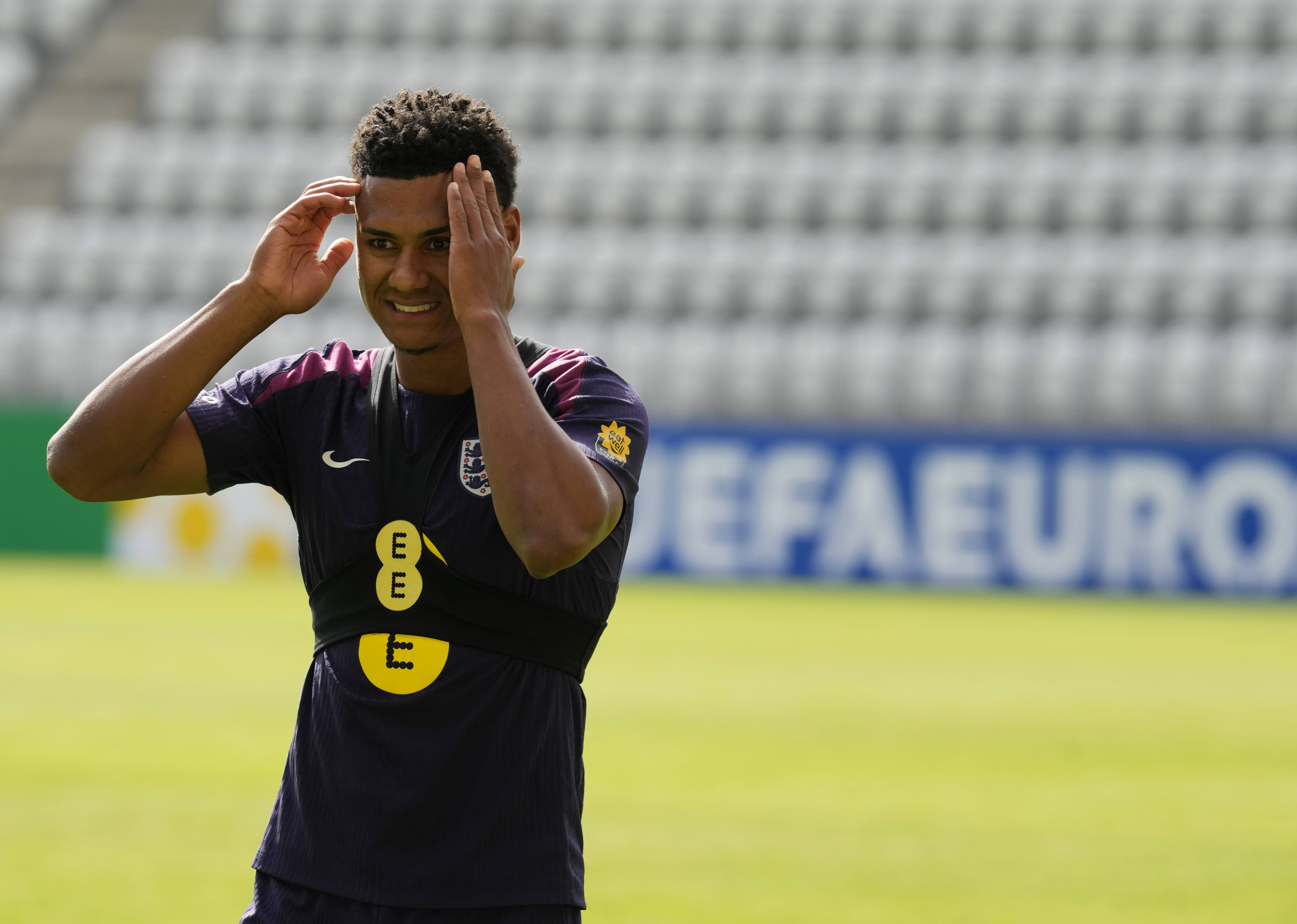 开云APP-英格兰队在欧洲杯首战中赢得胜利