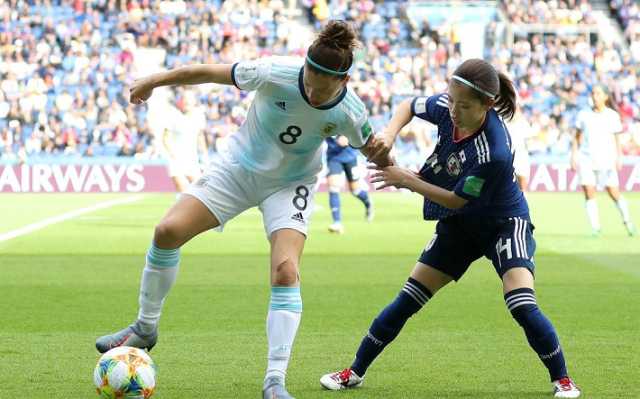 阿根廷女足队在比赛中创造历史