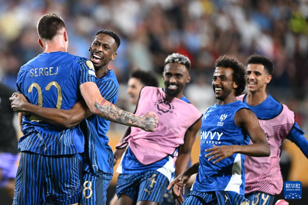 曼城再度胜利，取得晋级淘汰赛资格