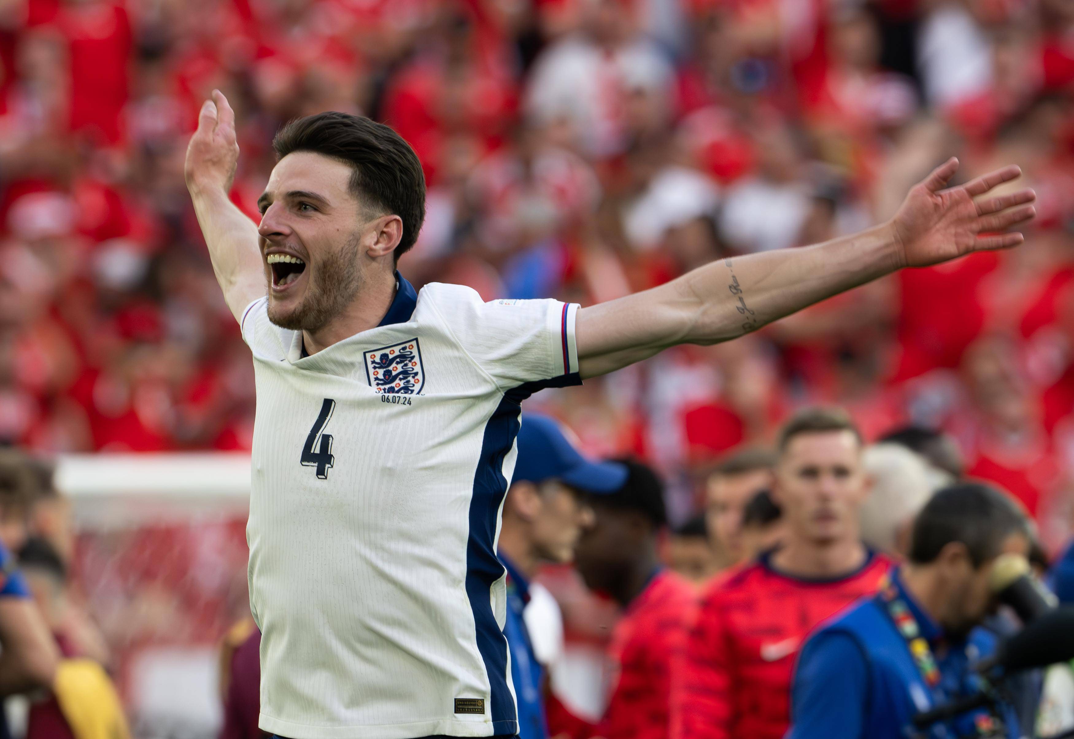 开云平台-英格兰球员登上冠军联赛舞台