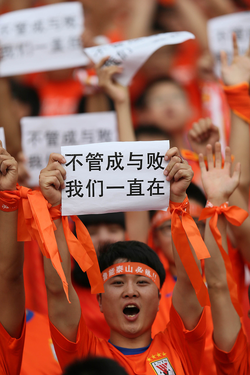 激烈对决中球员技艺纷呈，真实展现身手