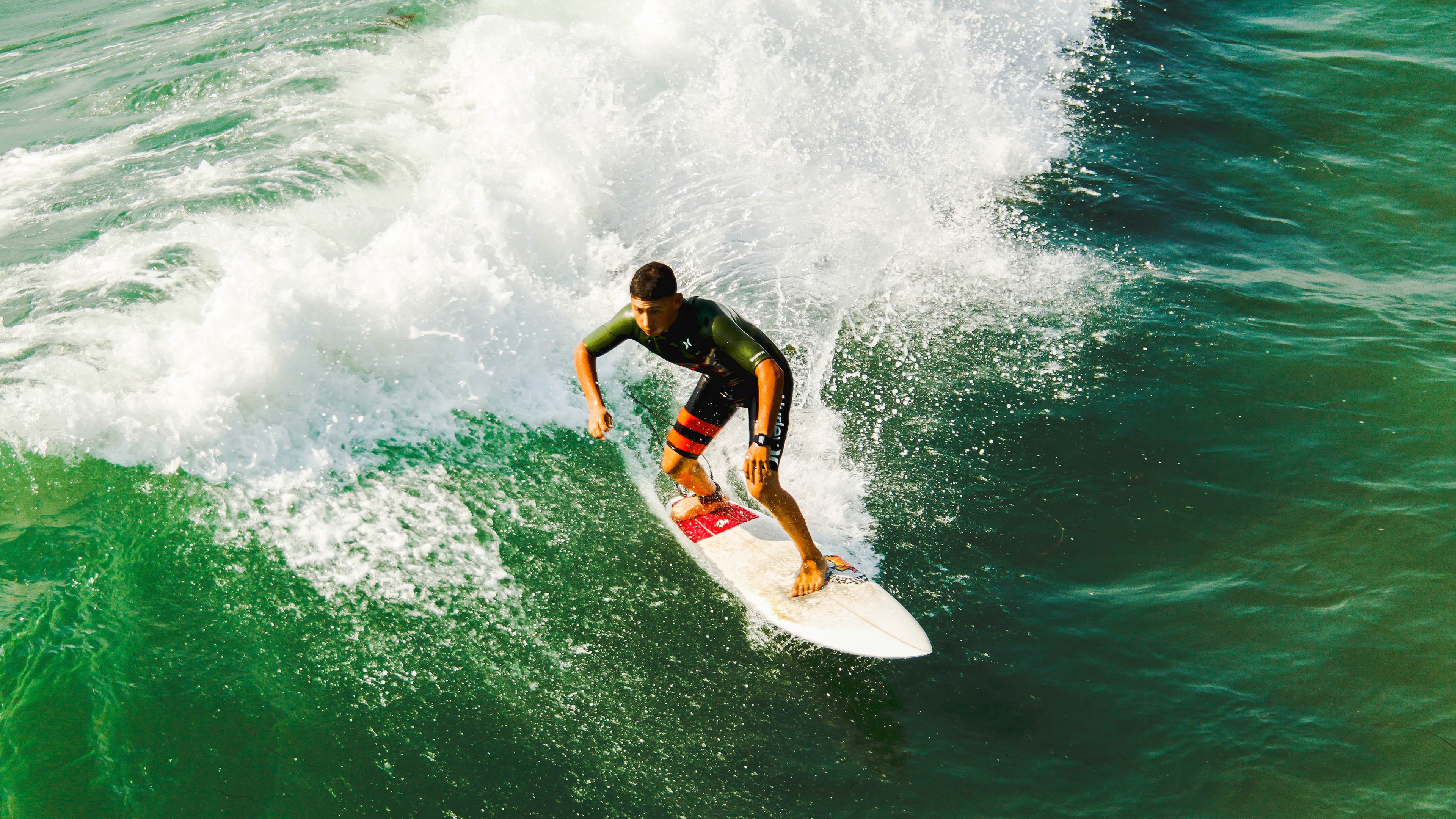 北欧冷锋过境，瑞典绝杀巴黎，库尔图瓦叹息墙前的孤独高光